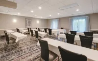La Quinta Inn & Suites by Wyndham Clifton/Rutherford Hotels in Belleville
