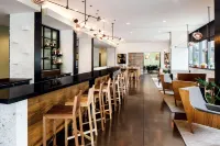 Andaz Savannah, by Hyatt - Barer