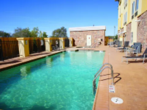 La Quinta Inn & Suites by Wyndham Elk City Hotels in Beckham County