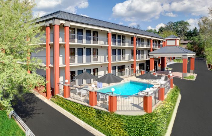 Clarion Pointe Biltmore Village