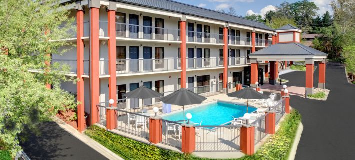 Clarion Pointe Biltmore Village Hotels in Buncombe County