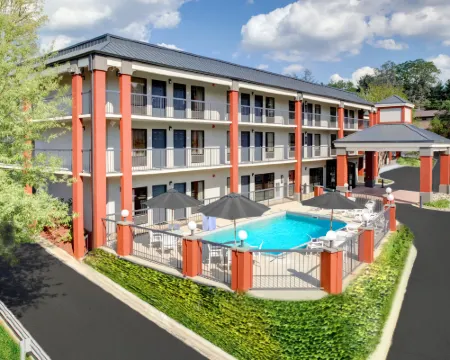 Clarion Pointe Biltmore Village Hotels in Buncombe County