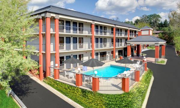 Clarion Pointe Biltmore Village