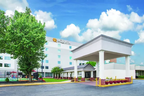 La Quinta Inn & Suites by Wyndham DC Metro Capital Beltway Hotels in Pepper Mill Village