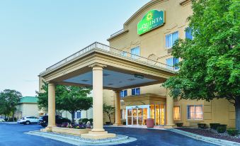 La Quinta Inn & Suites by Wyndham Detroit Utica