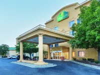 La Quinta Inn & Suites by Wyndham Detroit Utica Hôtels à : Utica
