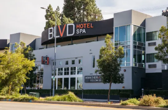 Blvd Hotel and Studios Universal-Hollywood, Ascend Hotel Collection Отели рядом с достопримечательностью «Юниверсал Студиос Голливуд»