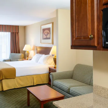 Holiday Inn Express & Suites CHESTER-MONROE-GOSHEN by IHG