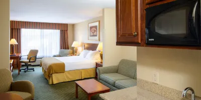 Holiday Inn Express & Suites Chester-Monroe-Goshen Hotels in Goshen