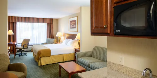 Holiday Inn Express & Suites Chester-Monroe-Goshen Hotels in Goshen