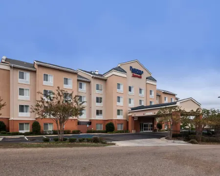 フェアフィールド イン & スイーツ ラストン ラストンのホテル