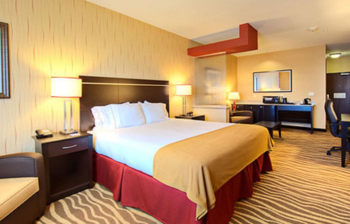 Holiday Inn Express & Suites Cotulla by IHG