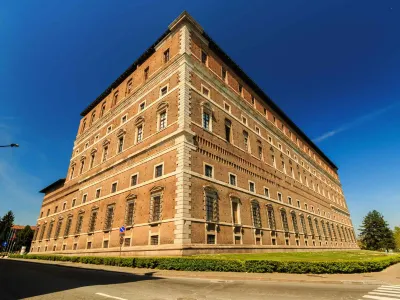 Hotel Ovest Hotel dekat Oratorio Casa del Giovane