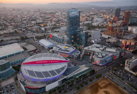 TownePlace Suites Los Angeles LAX Manhattan Beach Отели рядом с достопримечательностью «Oviatt Building»