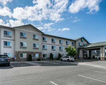 Quality Inn & Suites Sequim at Olympic National Park Hotels in Sequim