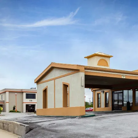 Quality Inn & Suites Bloomington University Area