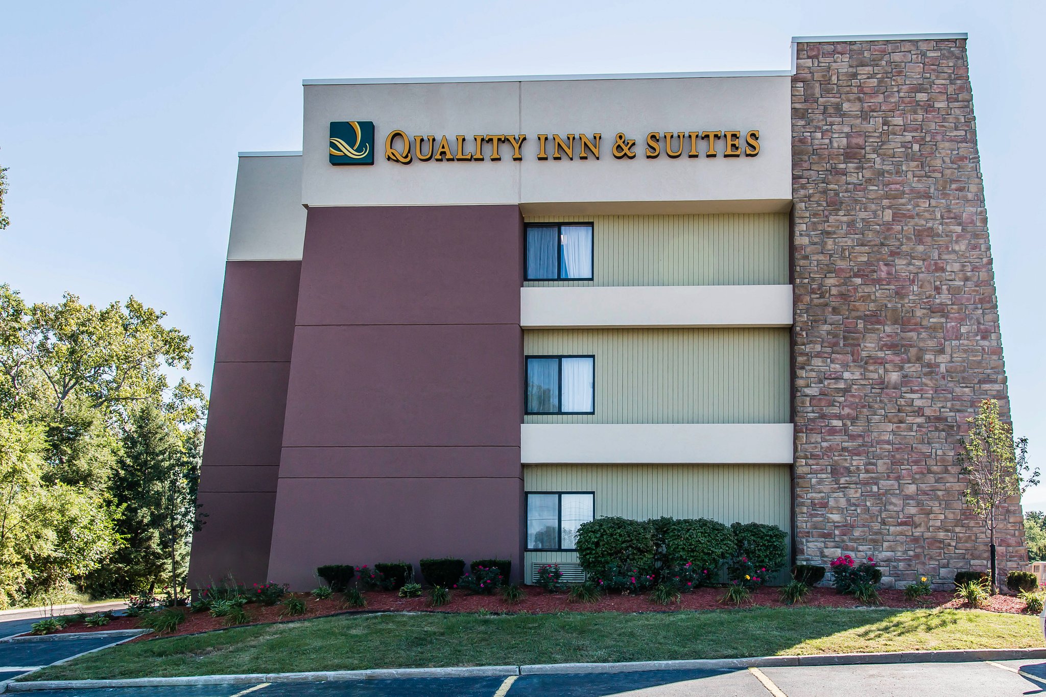 Quality Inn & Suites Warren - Detroit