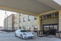 舒適套房酒店-大學 - 停車場