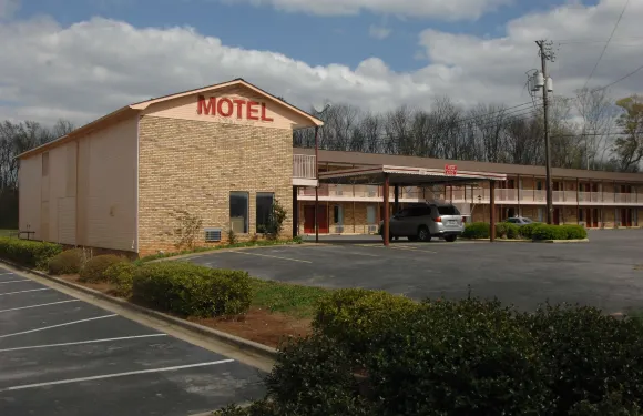 安尼斯頓牛津紅地毯旅館