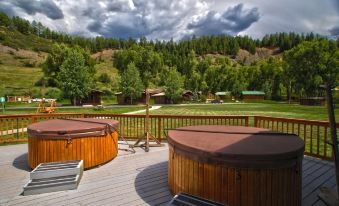 High Creek Lodge and Cabins