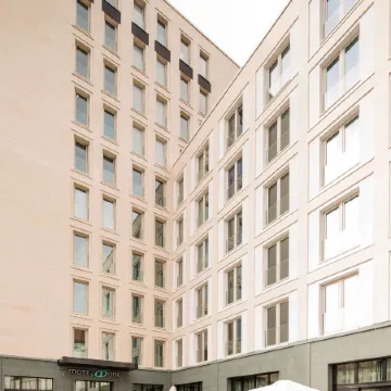 Motel One Freiburg Отели рядом с достопримечательностью «Река Дреизам»