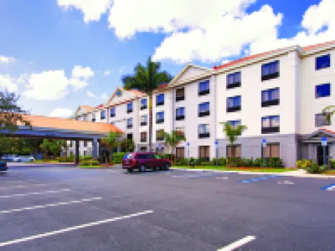 La Quinta Inn & Suites by Wyndham Bonita Springs Naples N. Hotels in Lee County