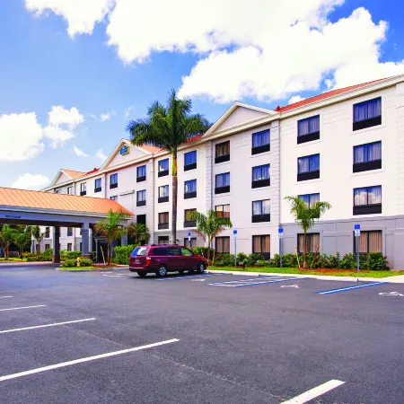 La Quinta Inn & Suites by Wyndham Bonita Springs Naples N.