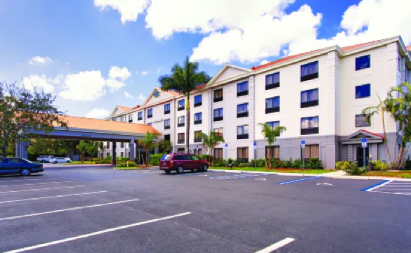 La Quinta Inn & Suites by Wyndham Bonita Springs Naples N.