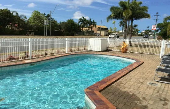 白蕾絲汽車旅館