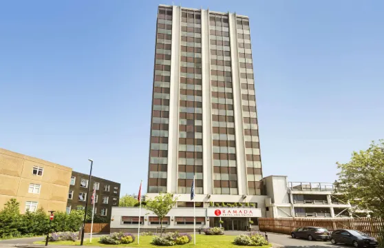 考文垂温德姆華美達套房酒店