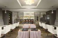 Ramada by Wyndham Pitesti - ที่มีบาร์