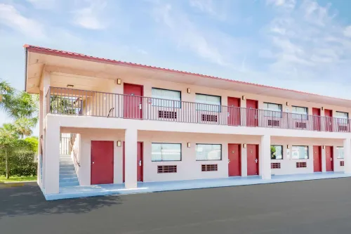 Redfinn Inn Hotels in Fort Pierce