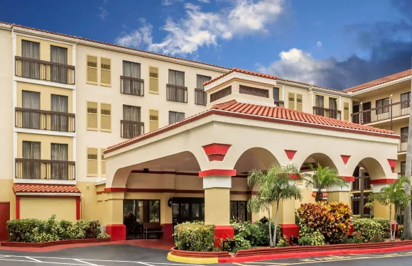 博卡拉頓北部假日酒店及套房