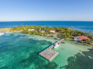 Ray Caye Island Resort