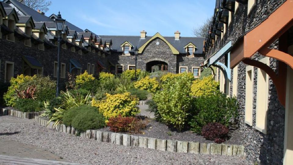 Dingle Courtyard Cottages 2 Bed Sleeps 4