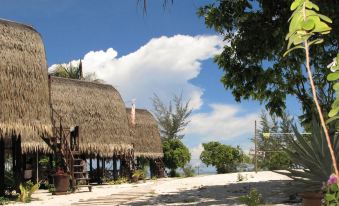 Mari Mari Backpackers Lodge, Mantanani Island