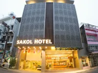 Sakol Hotel Hoteles cerca de Mercado de Santisuk