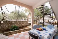Apartments Fidelis فنادق في Maslinica