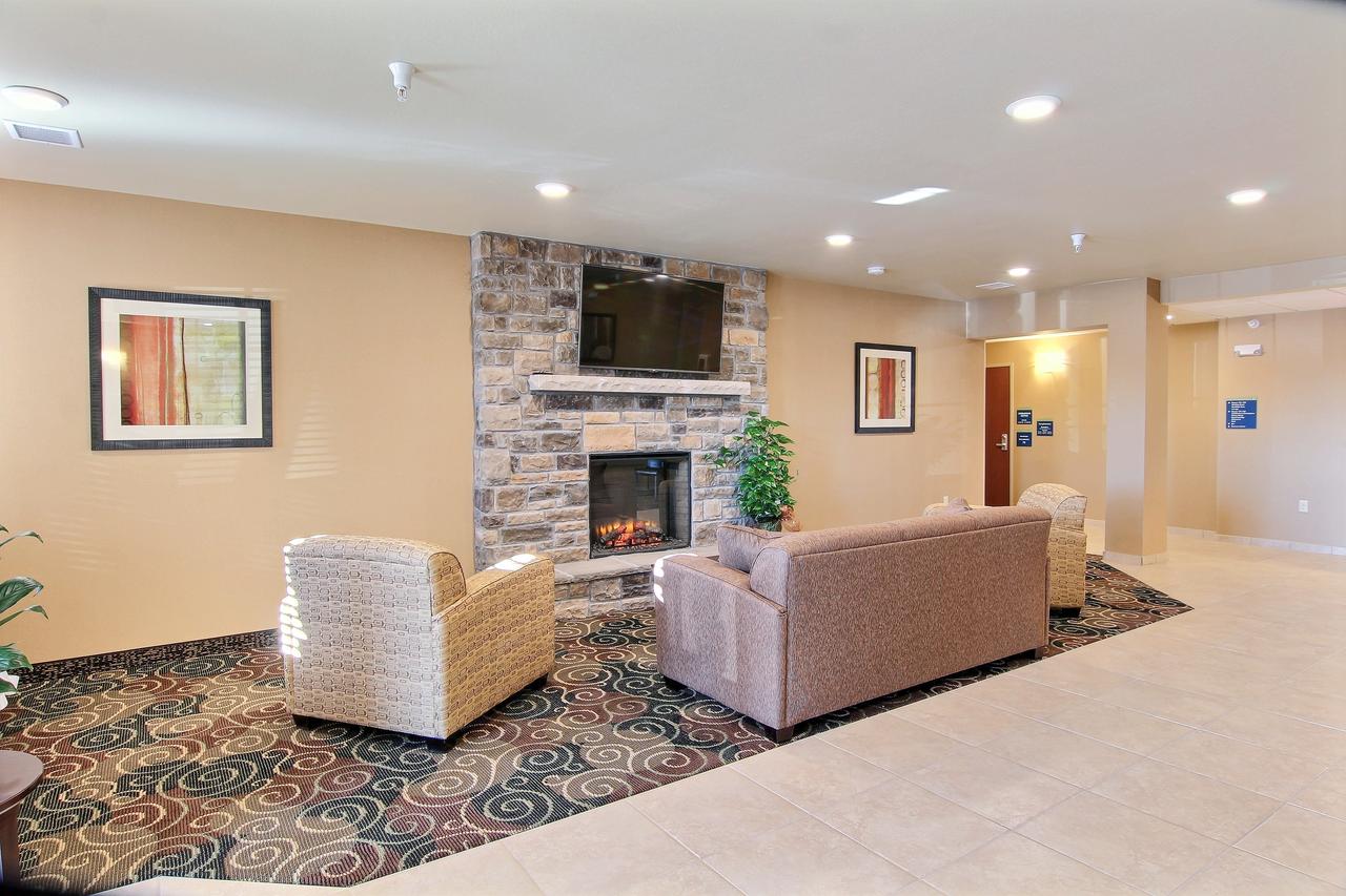 Cobblestone Hotel & Suites - McCook