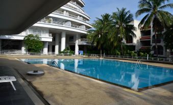 Sandy Beach Condo 17D