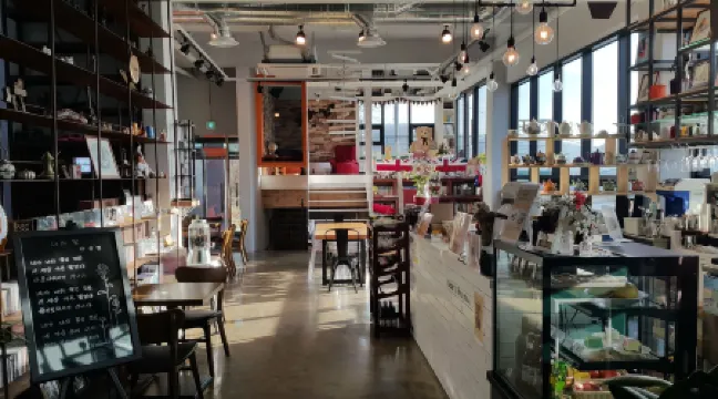 Andong Poong-Gyung Hostel n Library Отели в г. Андон