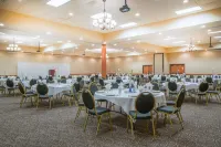 Ramada by Wyndham des Moines Tropics Resort & Conference Ctr Hotels in Urbandale