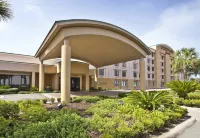 Courtyard by Marriott Gulfport Beachfront Hotels near Bayou Bluff Tennis Club