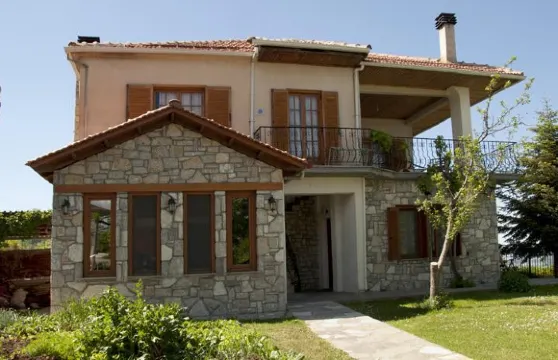 普拉斯蒂湖畔公寓