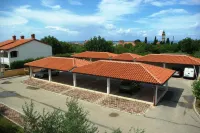 Hotel Villa Letan - parking