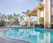 California Inn and Suites Bakersfield
