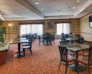 Quality Suites Near Cedar Creek Lake - parking