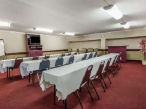Quality Inn & Suites at Tropicana Field Hotels in Pinellas County