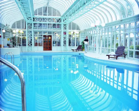 เบซิงสโตค โฮเทล โรงแรมในHook