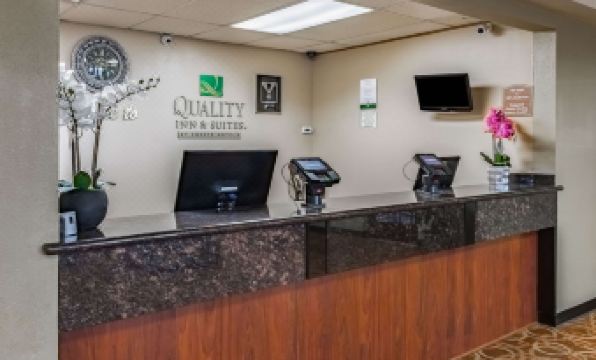 Quality Inn & Suites Vancouver North - Housity
